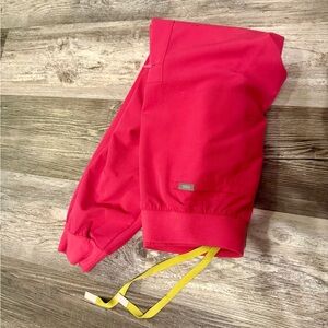 Figs Women’s Zamora Shocking Pink Scrub Jogger Pants size Small